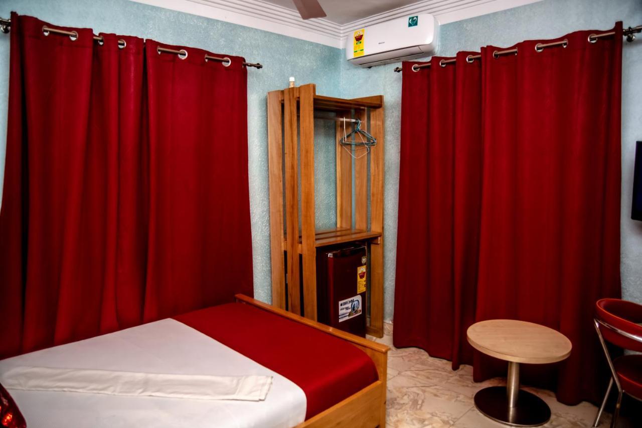Homey Lodge Кумаси Экстерьер фото