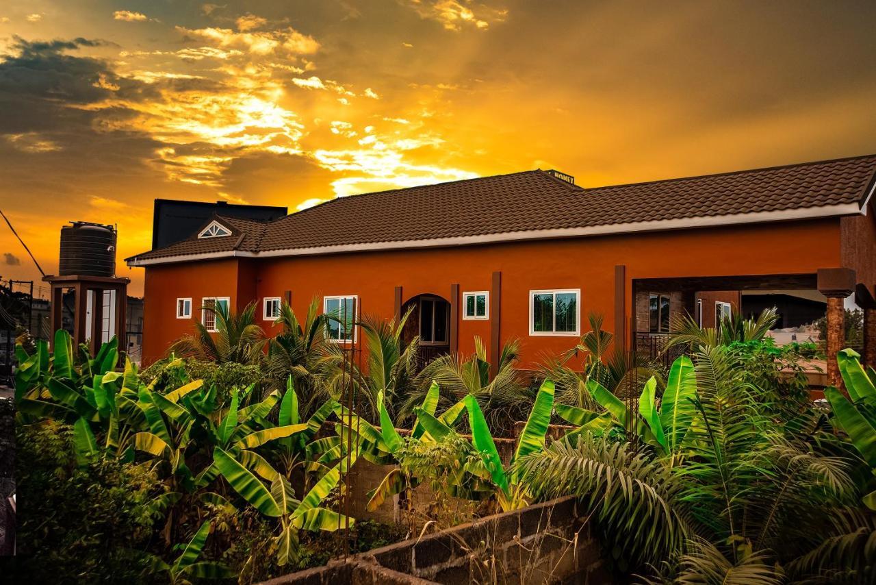 Homey Lodge Кумаси Экстерьер фото